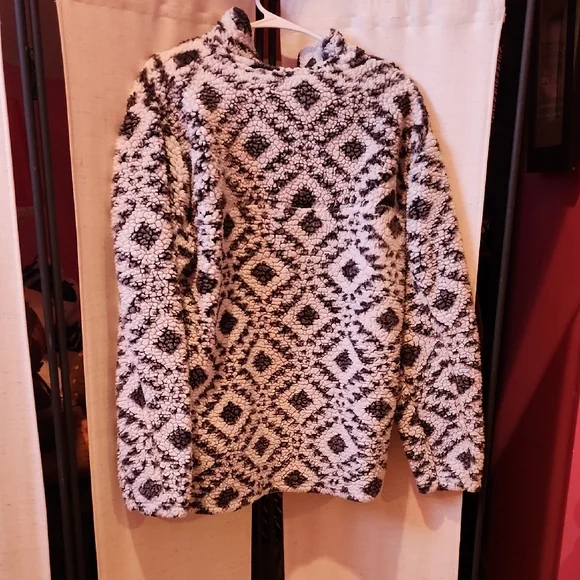 Pressbox Black and White Diamond Sherpa Zip Pullover - Picture 2 of 4